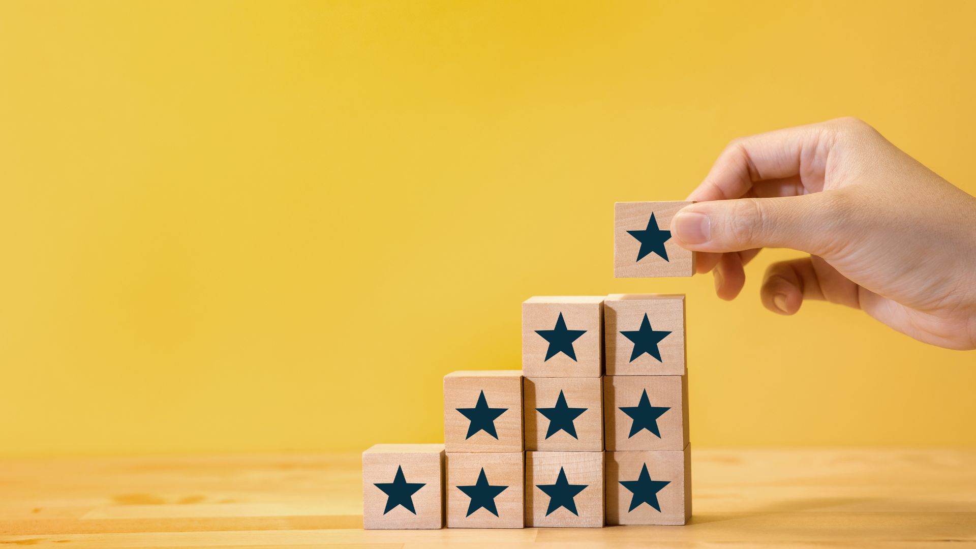 Descubra como o tom de voz pode impactar suas vendas e a percepção da marca. Aprenda a escolher o tom certo para engajar seus clientes!